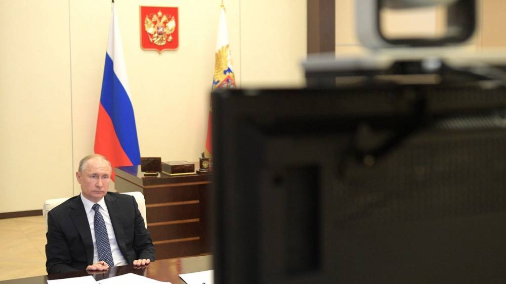 Владимир Путин - Путин призвал подготовить меры поддержки для отраслей экономики, пострадавших от COVID-19 - riafan.ru - Россия - Москва