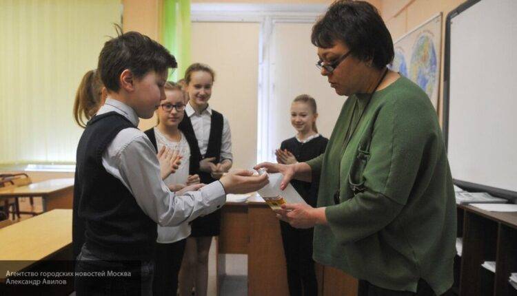 Школам разрешили перенести часть учебной программы на следующий год - newtvnews.ru