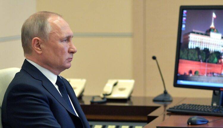 Владимир Путин - Президент поручил кабмину сделать каникулы по потребительским и ипотечным кредитам доступнее - newtvnews.ru - Россия