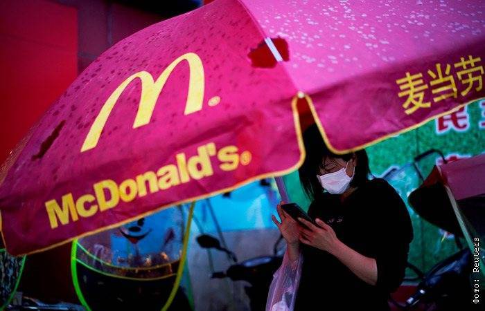Продажи McDonald's упали в марте почти на четверть - interfax.ru - Москва - Сша