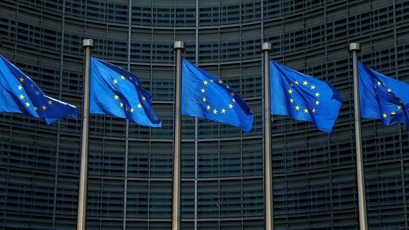 ЕК рекомендовала странам ЕС продлить ограничения на поездки до 15 мая - russian.rt.com - Евросоюз - деревня Ляйен Заявила