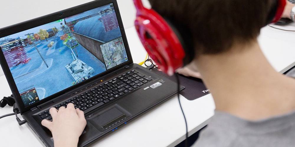 Школьники и студенты стали чаще играть в компьютерные игры на «удаленке» - vm.ru