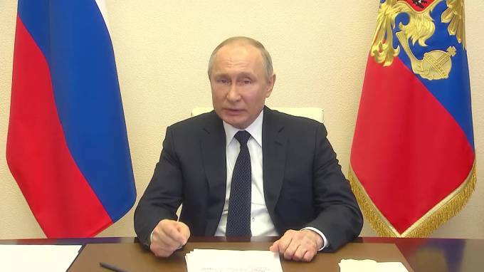 Владимир Путин - Путин попросил создать условия для возвращения обычного графика работы - piter.tv - Россия