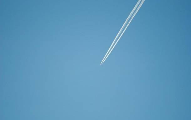 Пилот самолета нарисовал в небе пасхального кролика - korrespondent.net - Германия - Берлин