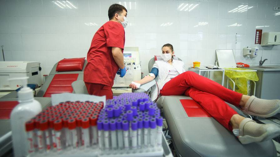 Анастасий Раков - В Москве первым пациентам с COVID-19 перелили плазму крови вылечившихся от инфекции - gazeta.ru - Москва