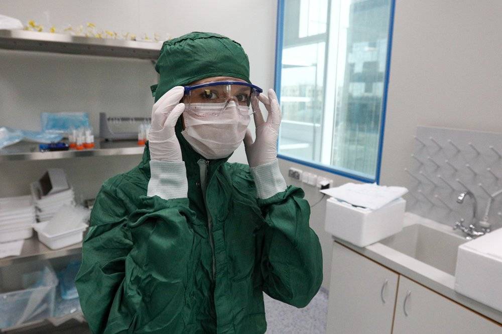 Роспотребнадзор уточнил число проводящих тесты на коронавирус лабораторий - vm.ru - Россия