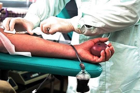 В России начали лечить COVID-19 переливанием плазмы крови переболевших - versia.ru - Россия - Москва - Анастасия Ракова