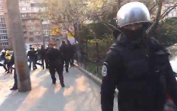 Карантин. В Киеве полиция задержала прохожих, снимавших незаконную стройку - korrespondent.net - Киев
