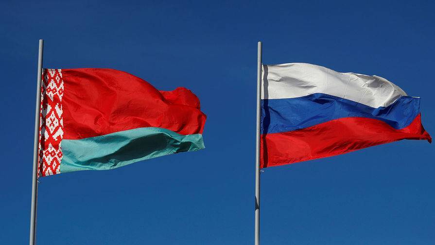 Дмитрий Песков - Песков заявил, что Россия помогает Белоруссии в борьбе с COVID-19 - gazeta.ru - Россия - Белоруссия - Ухань - Минздрав