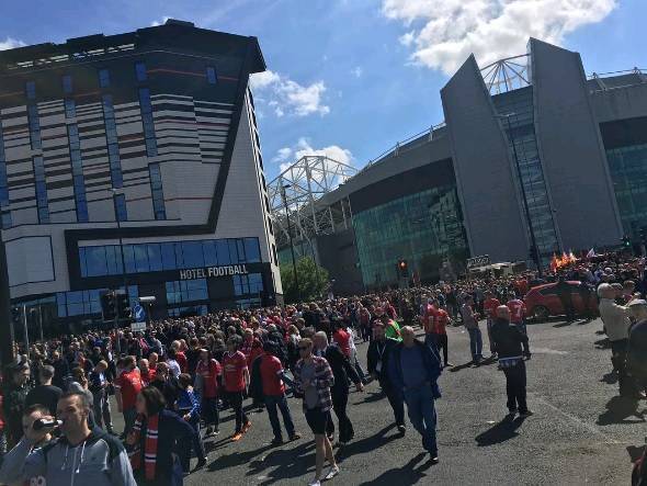«Манчестер Юнайтед» передаст Национальной службе здравоохранения свой стадион - vm.ru - Англия
