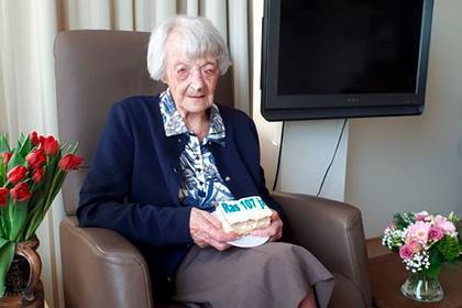 107-летняя женщина стала старейшей выздоровевшей после коронавируса пациенткой - lenta.ru - Голландия