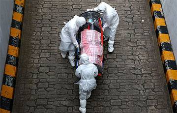 Фотофакт: людей с подозрением на коронавирус забирают в Орше, Солигорске и Шклове - charter97.org - Белоруссия - Орша - Солигорск - Шклов
