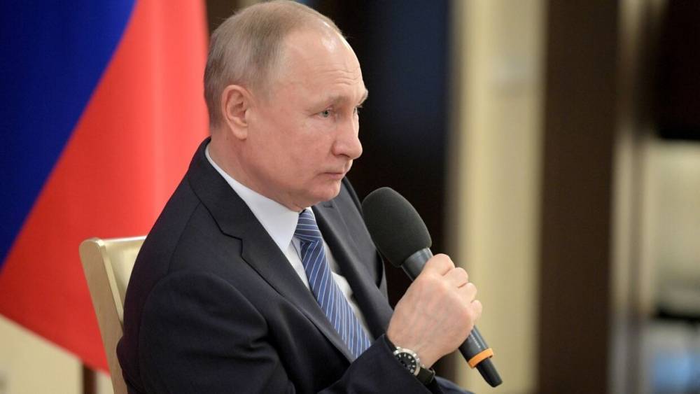 Владимир Путин - Путин призвал гарантированно обеспечить внутреннюю безопасность РФ на фоне коронавируса - riafan.ru - Россия - Москва