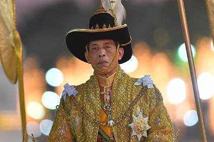Маха Вачиралонгкорн Рама - Король Таиланда устал от карантина с 20 наложницами и улетел на фестиваль - lenta.ru - Германия - Таиланд - Бангкок
