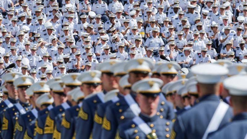 Дональд Трамп - Армия защищает решение провести выпускную церемонию в Вест-Пойнте - golos-ameriki.ru - Сша