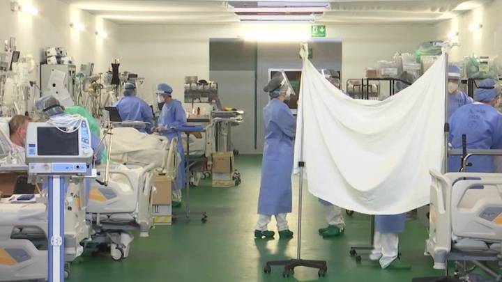 Российские военные медики нашли общий язык с персоналом и пациентами госпиталя в Бергамо - vesti.ru - Россия - Италия - Бергамо