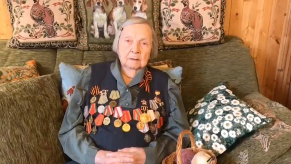 Томас Мур - Зинаида Корнева - 98-летний ветеран объявила о сборе средств для медиков. - riafan.ru - Россия - Москва - Англия
