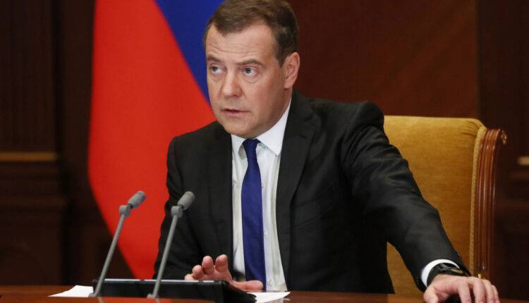 Дмитрий Медведев - Медведев предложил изменить трудовое законодательство из-за коронавируса - newtvnews.ru - Россия