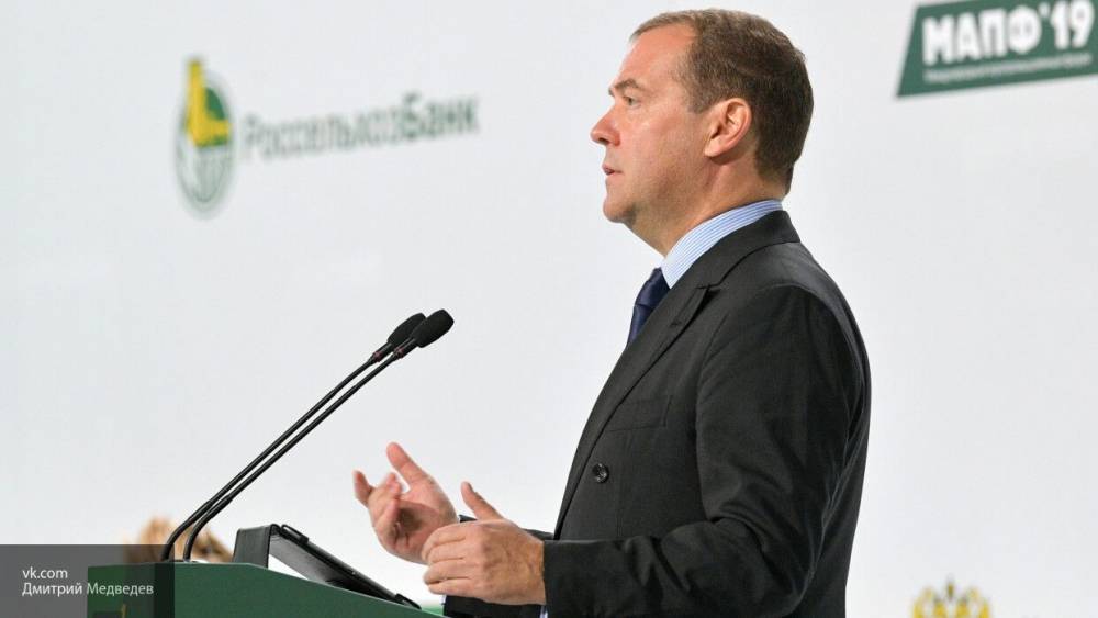 Дмитрий Медведев - Медведев предложил заняться совершенствованием трудового законодательства - nation-news.ru - Россия