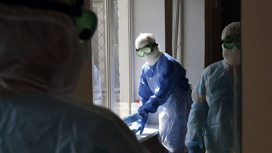 Свыше 2,1 тысяч медиков заразились коронавирусом на Украине - gazeta.ru - Украина