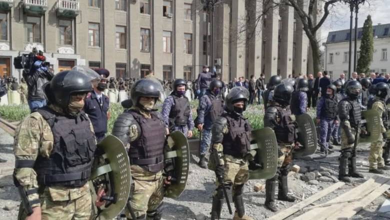 Во Владикавказе арестовали шестерых участников митинга, бросавших камни - newizv.ru - Владикавказ