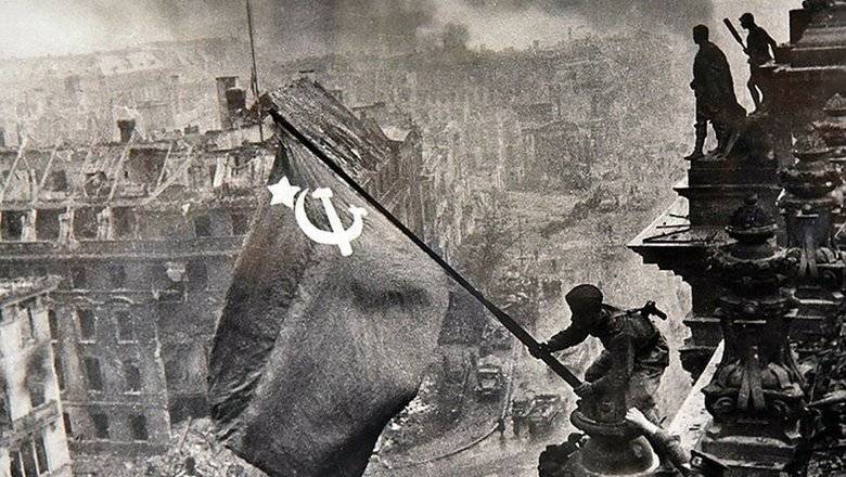"По ошибке": Facebook извинился за удаление фото советского знамени над Рейхстагом - newizv.ru