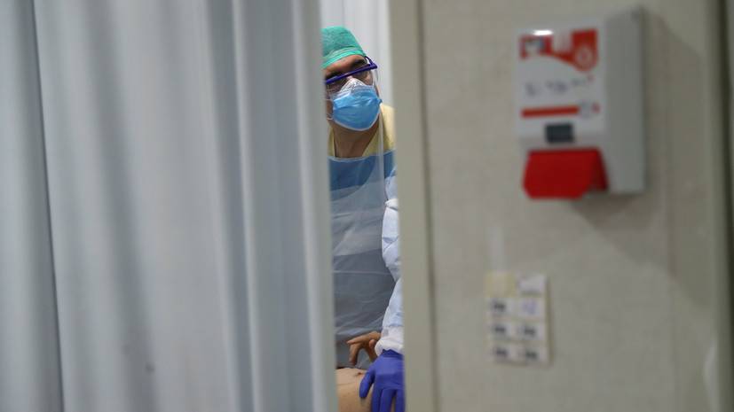 Педро Санчес - В Испании за сутки умерли 143 пациента с коронавирусом - russian.rt.com - Испания