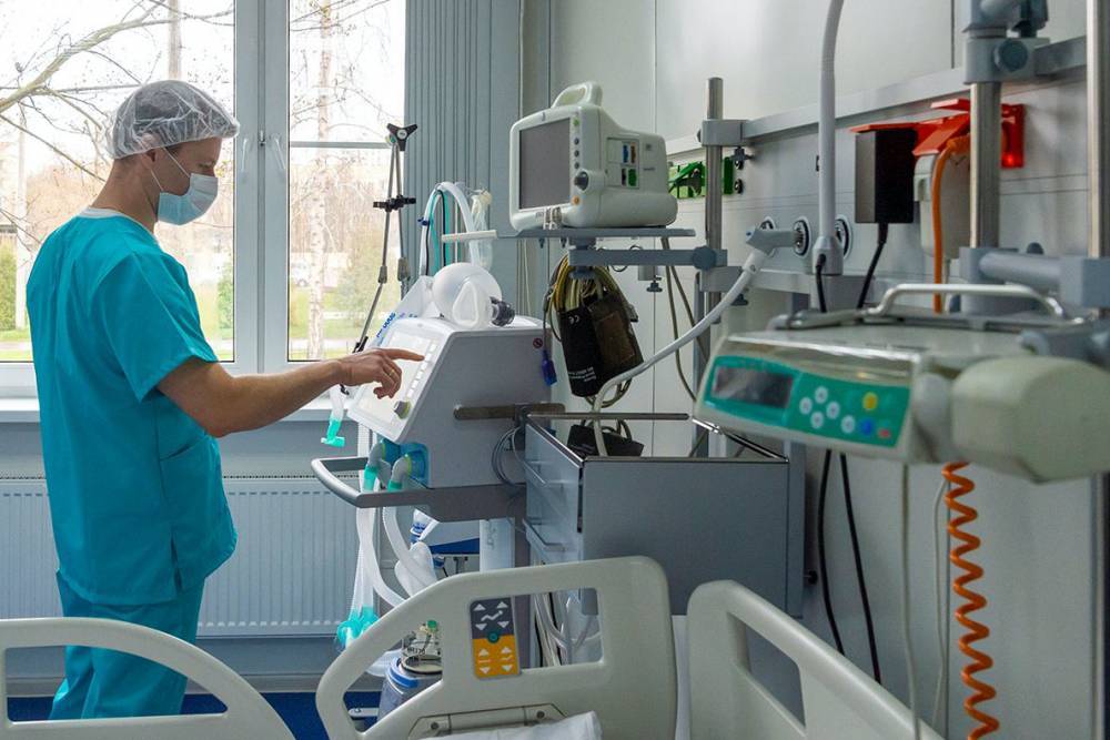 Денис Проценко - Главврач больницы в Коммунарке назвал процент выживших пациентов на ИВЛ - vm.ru