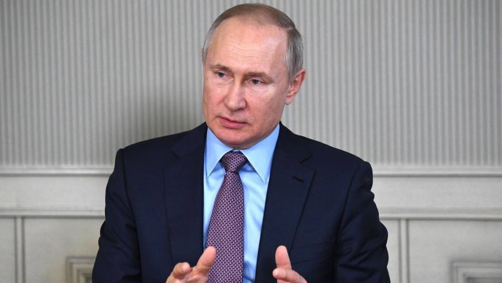 Владимир Путин - Путин заявил о сохранении для людей старше 65 лет санитарных мер - riafan.ru - Россия - Москва