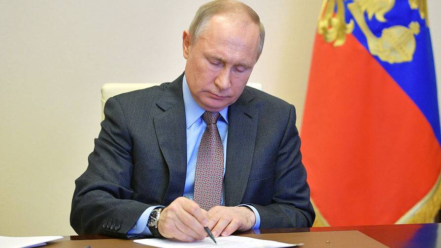 Владимир Путин - Михаил Мишустин - Путин пообещал лично проверить, получили ли врачи деньги - gazeta.ru - Россия