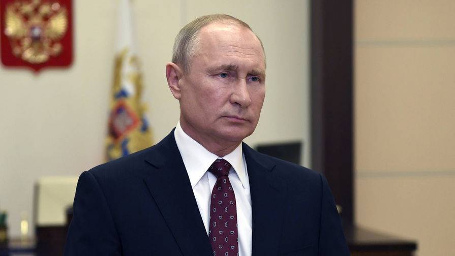 Владимир Путин - Путин призвал россиян сохранять личные меры безопасности на фоне пандемии - gazeta.ru - Россия