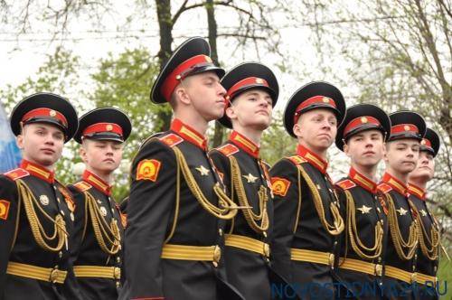 Сотни курсантов военных училищ заразились коронавирусом во время репетиций парада 9 мая - novostidnya24.ru - Санкт-Петербург