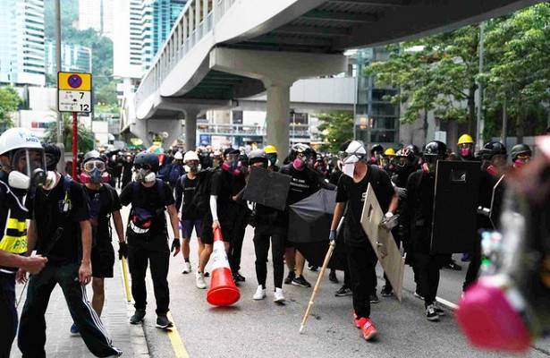 СМИ: полиция Гонконга задержала около 200 участников протестов - newtvnews.ru - Гонконг