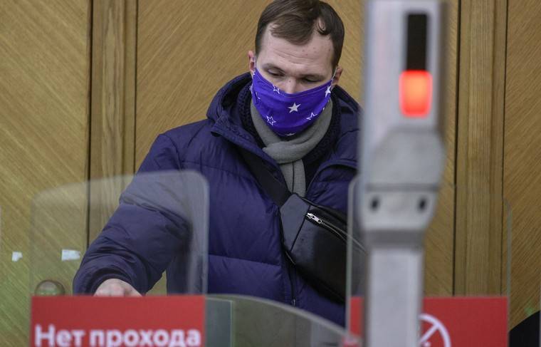 Контролёры начали проверять маски и перчатки у москвичей - news.ru - Москва
