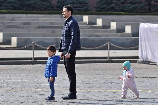 Кабмин утвердил дополнительные выплаты семьям с детьми - pnp.ru - Россия