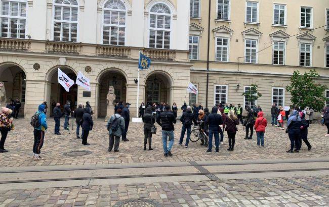 Карантин во Львове: представители бизнеса вышли на протесты - rbc.ua - Львов