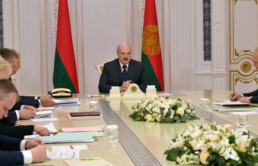 Александр Лукашенко - Лукашенко: головой все отвечают за спасение жизней людей - ont.by - Белоруссия