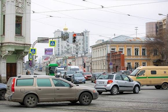 В первый рабочий день дорожный траффик в Екатеринбурге вырос на 15% - znak.com - Россия - Екатеринбург