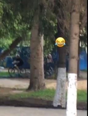 В Кургане горожане, гулявшие в ЦПКиО в пандемию, сбежали от полиции через дыру в заборе - znak.com - Россия