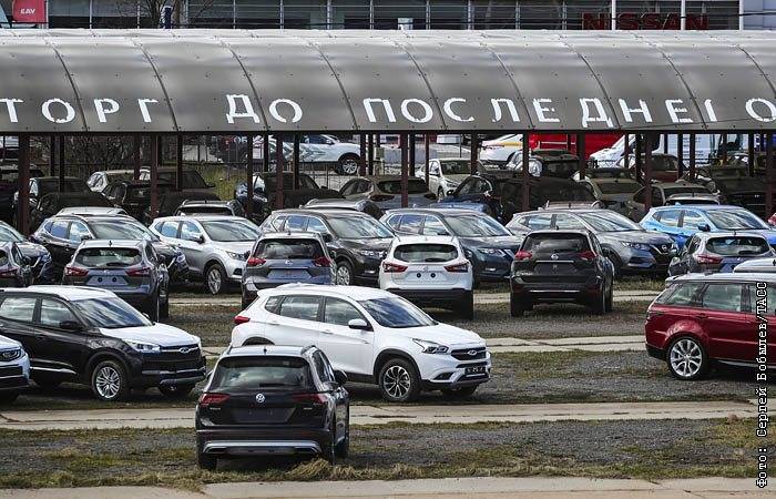 Сергей Бобылев - Продажи новых легковых автомобилей и LCV в РФ в апреле рухнули на 72% - interfax.ru - Россия - Москва