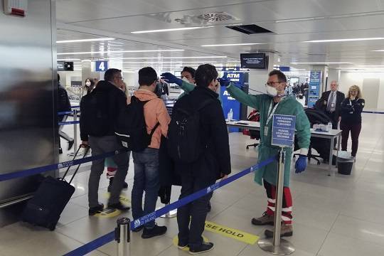 Испания ввела ограничения для иностранных туристов из-за пандемии - versia.ru - Испания