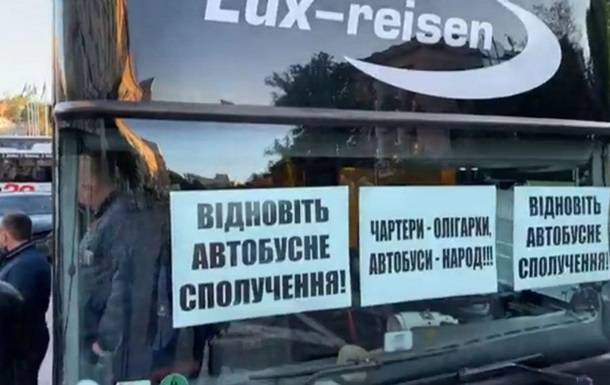 Центр Киева в пробках: протестуют автоперевозчики - korrespondent.net - Киев