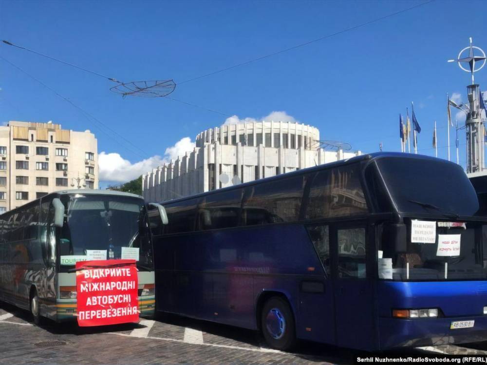 В центре Киева протестуют автобусные перевозчики – требуют ослабить карантин - gordonua.com - Киев