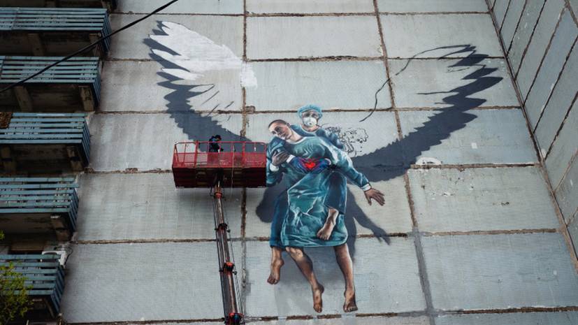 В Подмосковье художники создали граффити с изображением медсестры - russian.rt.com - Россия - Москва - Московская обл.