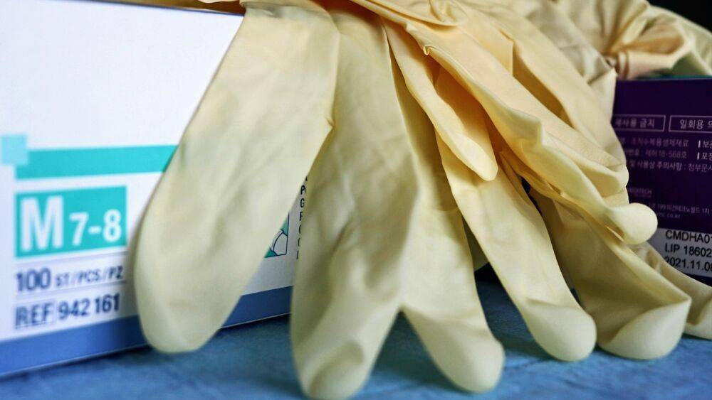Немецкие врачи предложили альтернативу перчаткам для защиты от коронавируса - riafan.ru - Германия - Австралия - Берлин