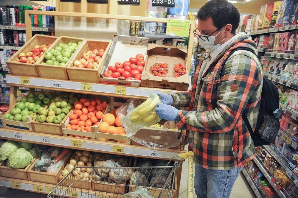 Артем Метелев - Волонтер заявил, что покупателям в магазинах нужно бесплатно выдавать маски - vm.ru - Россия