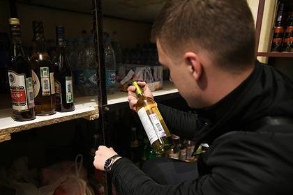 На борьбу с коронавирусом в России предложили пустить конфискованный алкоголь - lenta.ru - Россия