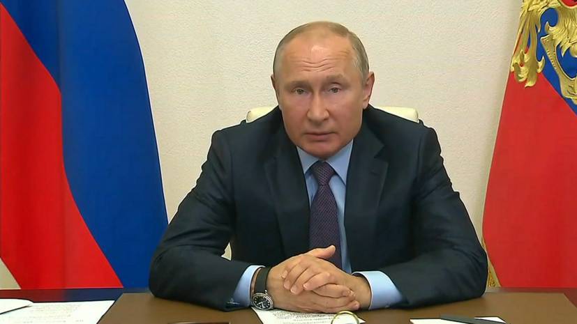 Владимир Путин - Путин отметил сбой в работе портала госуслуг из-за большого объёма заявок на выплаты на детей — видео - russian.rt.com