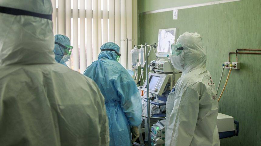 Работающим с коронавирусными больными медикам будут доплачивать от 50-80 тысяч рублей - 5-tv.ru - Россия
