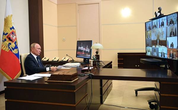 Путин раскритиковал работу портала Госуслуг: не справился с объемом заявок - eadaily.com